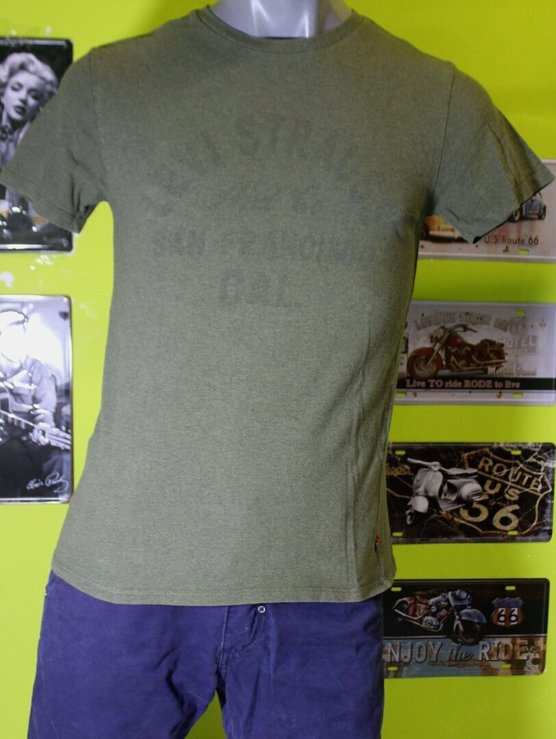 Camiseta LEVIS manga corta verde militar  talla S buen estado