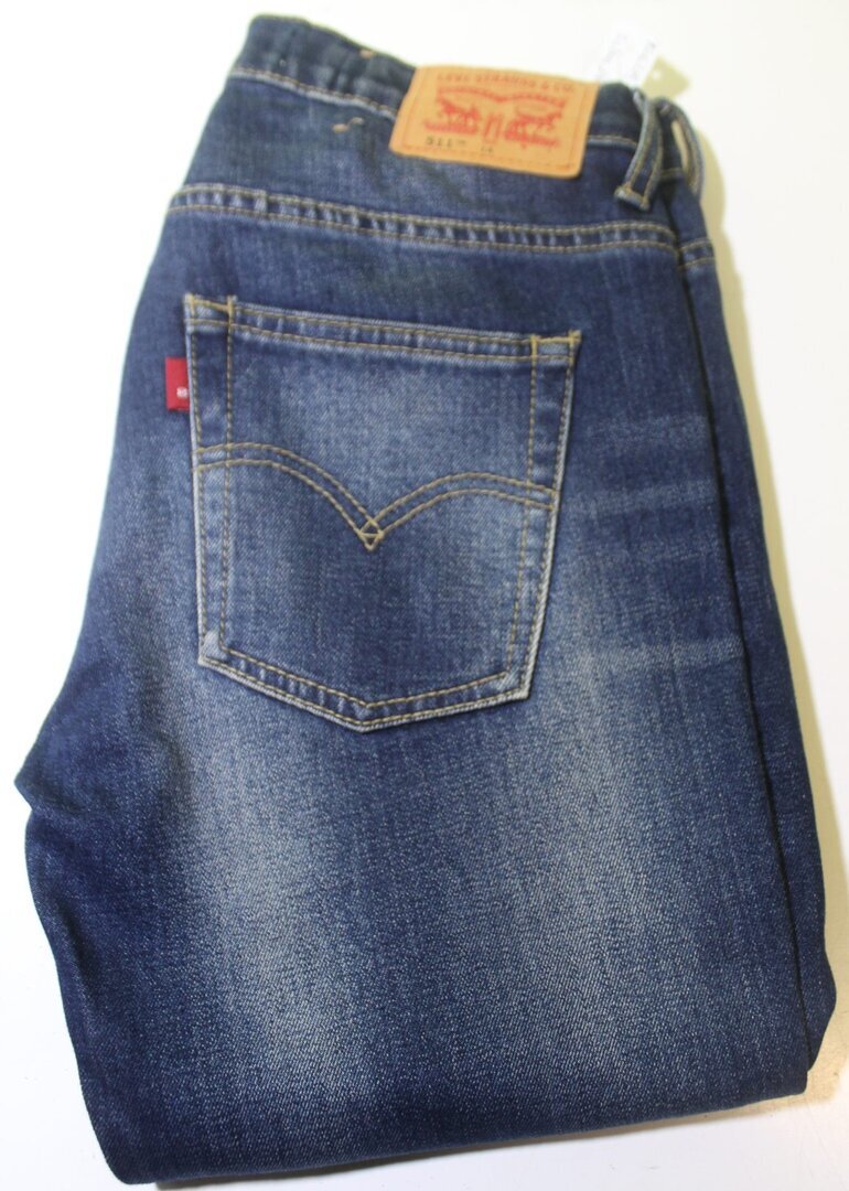 Pantalon levis 511 slim Talla 14    (talla 26 por medida de cintura)