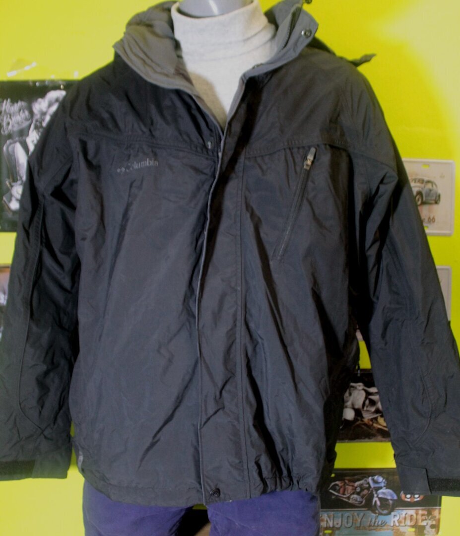 Chaqueton Columbia  talla XL buen estado color negro  