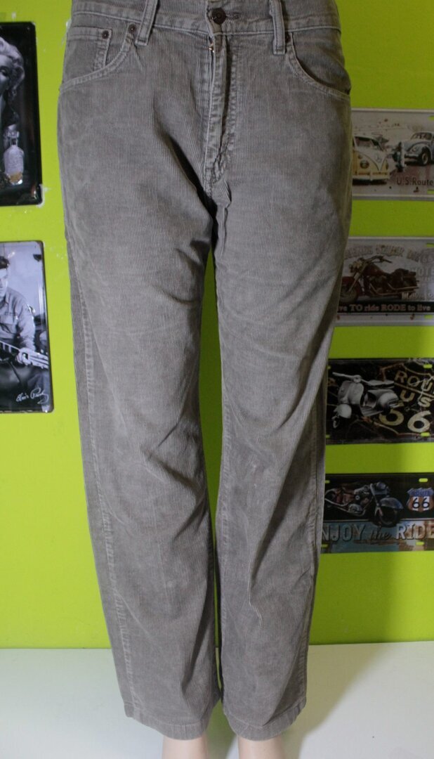 PantalonLevis 751 color beig de pana talla W33 L 32 buen estado 