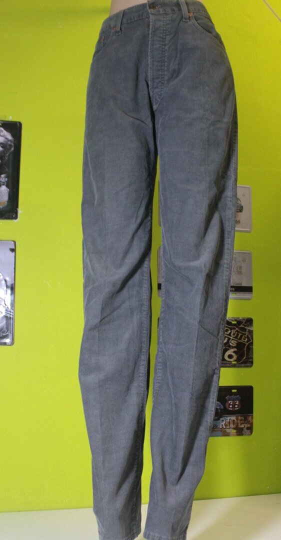 Pantalones Levis 551  W3474  L 36 color gris de Pana  muy buen estado